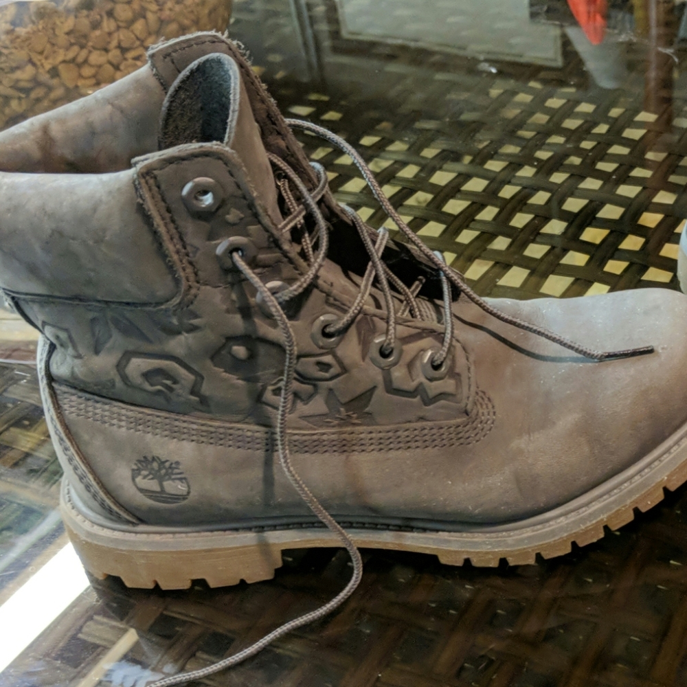 Used grey timberland boots size 8.5💐